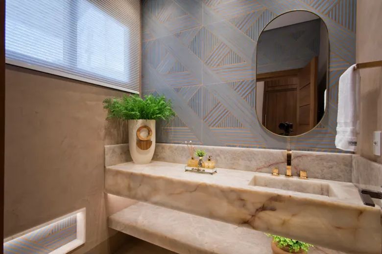 Arquitetura de interiores em Amambai MS - Juliana Saraiva Banheiro com acabamento em mármore de residência de alto padrão, arquitetura de interiores em Amambai MS